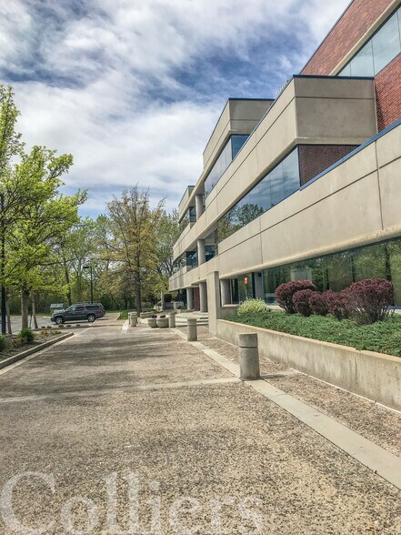 More Photos Of 300 E Mallard Dr, Boise Office For Lease