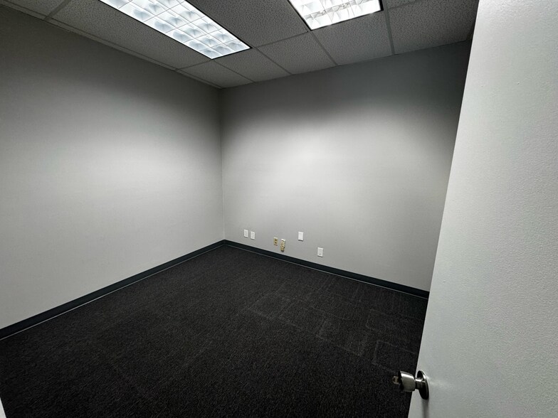 More Photos Of 9720-9734 W Sample Rd, Coral Springs Office For Lease