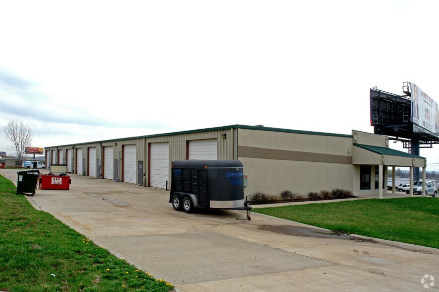 More Photos Of 622-640 W Jefferson Rd, Grain Valley Unknown For Lease