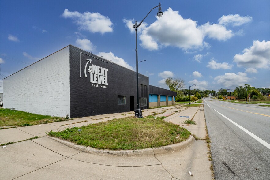 Primary Photo Of 315 E Main St, Benton Harbor Freestanding For Lease