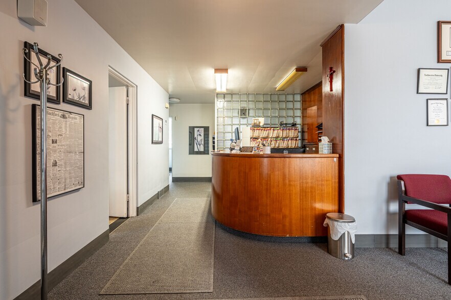 More Photos Of 430 W Stephenson St, Freeport Office For Sale