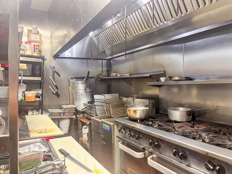 More Photos Of 933 Decatur St, New Orleans Storefront For Sale