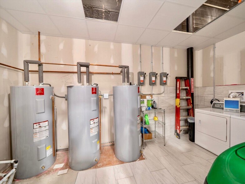 More Photos Of 465 W Commercial St, East Rochester Warehouse For Lease