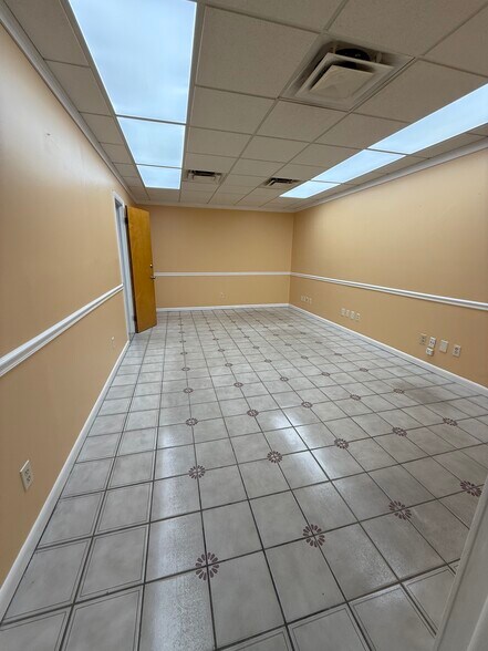 More Photos Of 5801 Plunkett St, Hollywood Warehouse For Lease