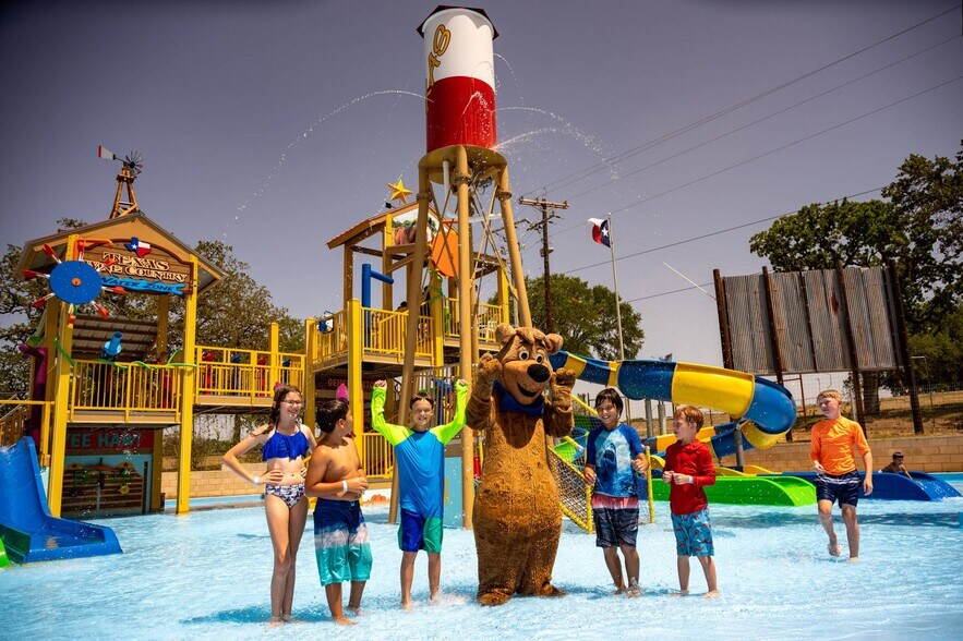 More Photos Of 10618 E US Highway 290, Fredericksburg Trailer Camper Park For Sale