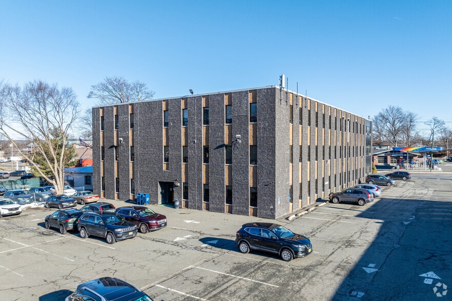 More Photos Of 2444 Morris Ave, Union Township Office For Lease
