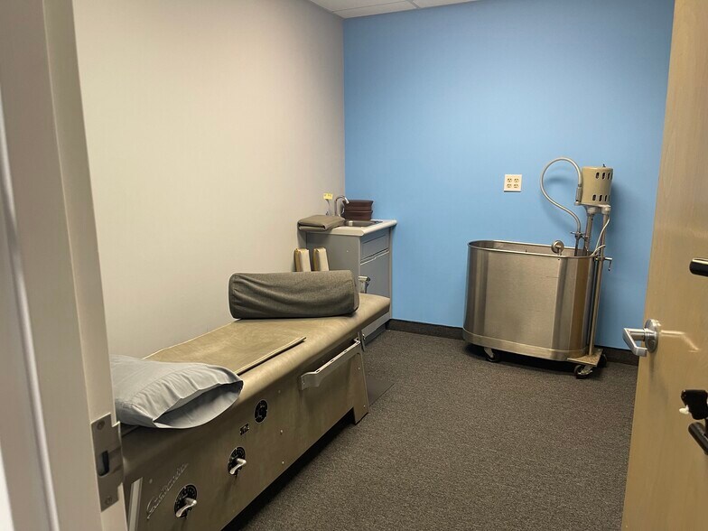 More Photos Of 561 Cranbury Rd, East Brunswick Medical For Sale