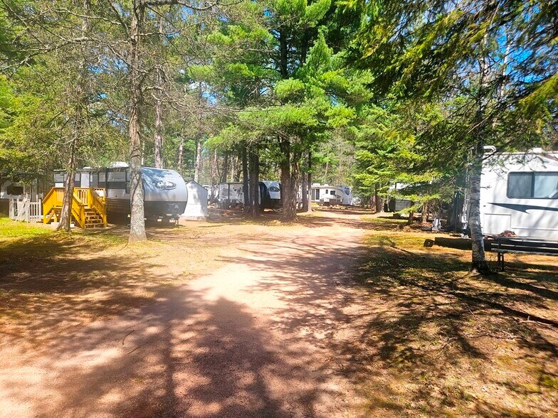 More Photos Of 4702 Hi Pines Ln, Eagle River Trailer Camper Park For Sale
