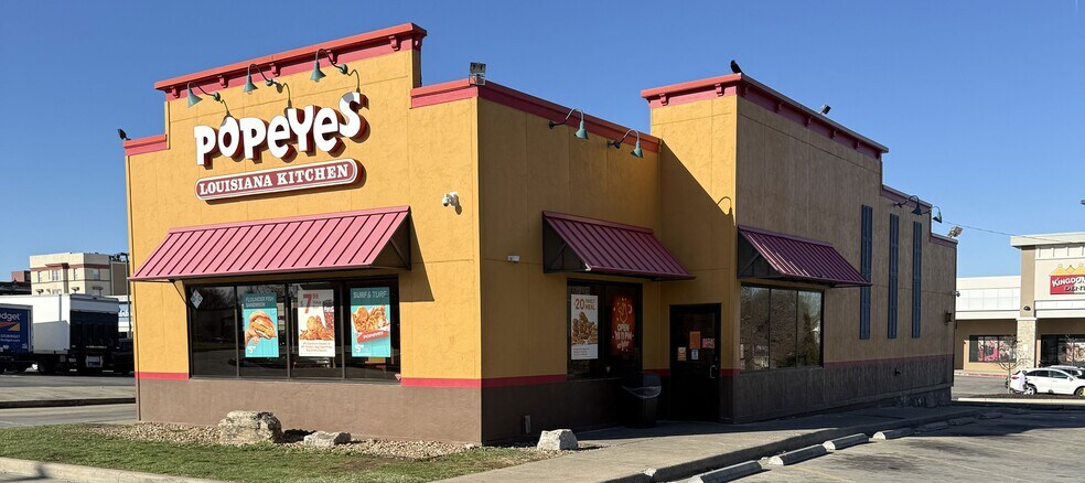 Primary Photo Of 3100 Prospect Ave, Kansas City Fast Food For Lease