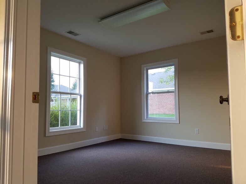 More Photos Of 7301 Fegenbush Ln, Louisville Office For Lease