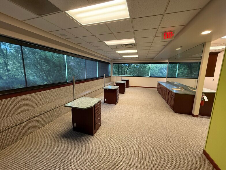 More Photos Of 39525 14 Mile Rd, Novi Medical For Lease