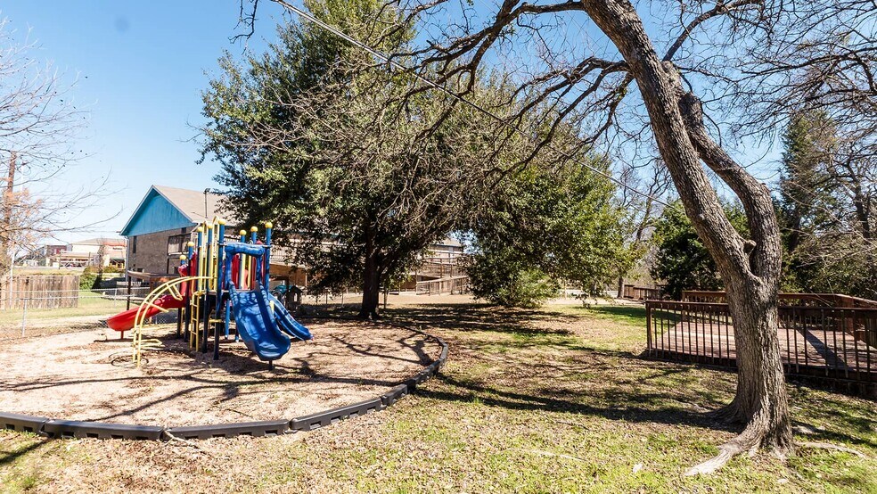 More Photos Of 751 S Bell Blvd, Cedar Park General Retail For Sale