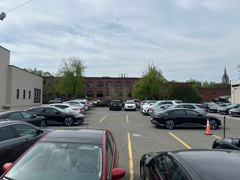 More Photos Of 1229 Washington St, West Newton Auto Dealership For Lease