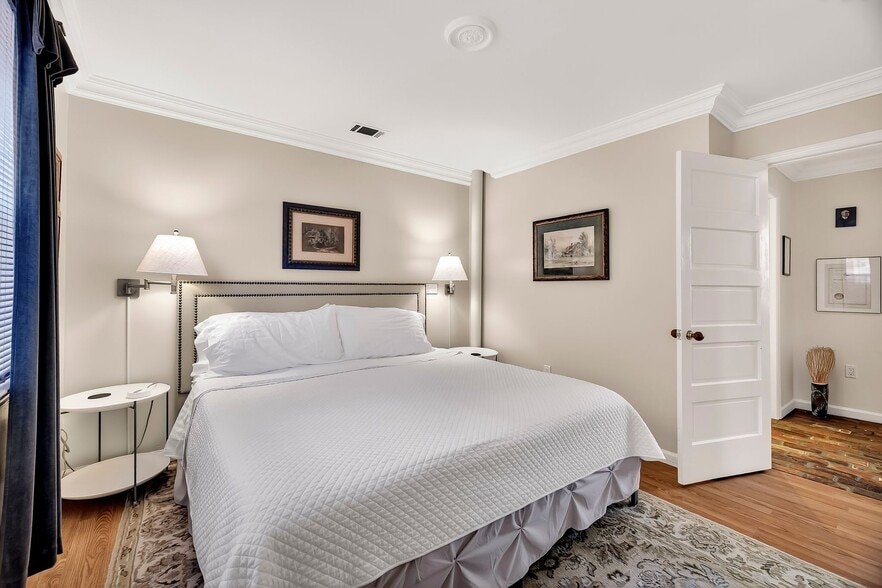 More Photos Of 107 E 35th St, Savannah Office For Sale