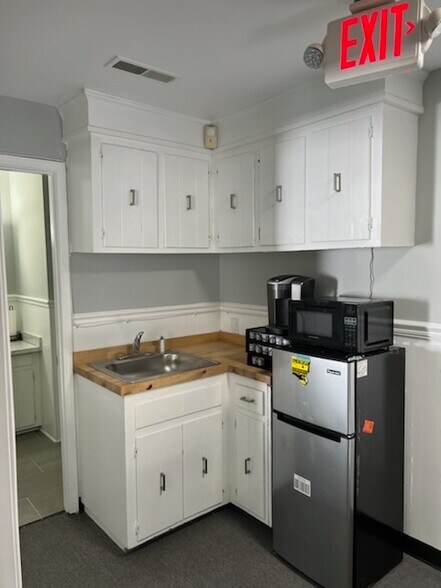 More Photos Of 4762 Rivers Ave, North Charleston Office For Sale