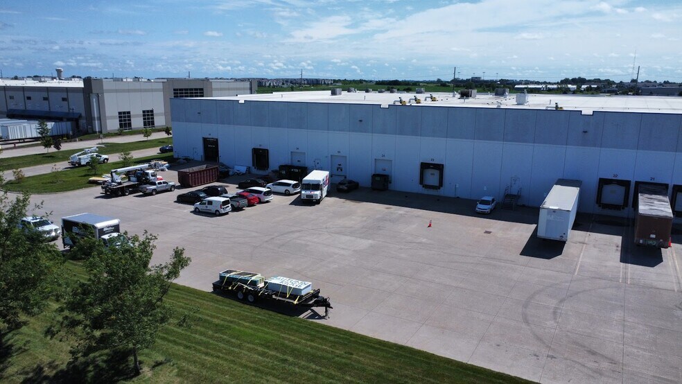 More Photos Of 1601 SE Gateway Dr, Grimes Warehouse For Lease