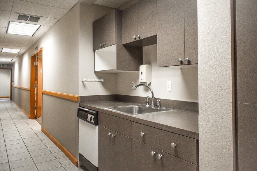 More Photos Of 1110 N Center Pky, Kennewick Office For Lease