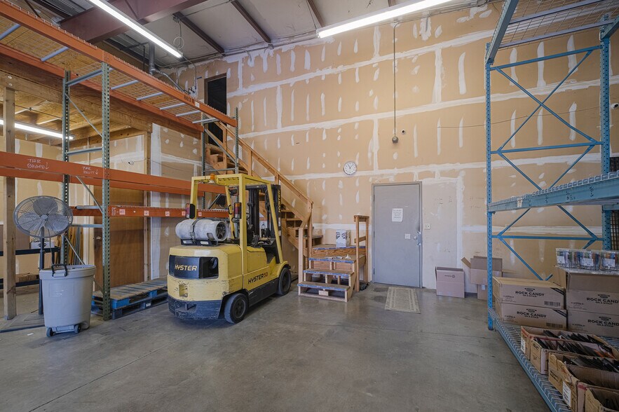 More Photos Of 5237 Commerce Cir, Indianapolis Warehouse For Sale