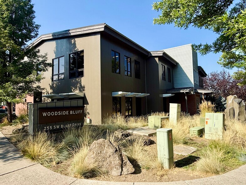 More Photos Of 255 SW Bluff Dr, Bend Medical For Sale