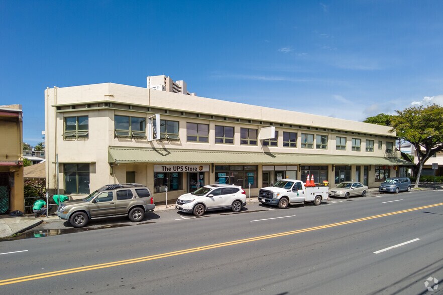 More Photos Of 766 Kapahulu Ave, Honolulu Storefront For Lease