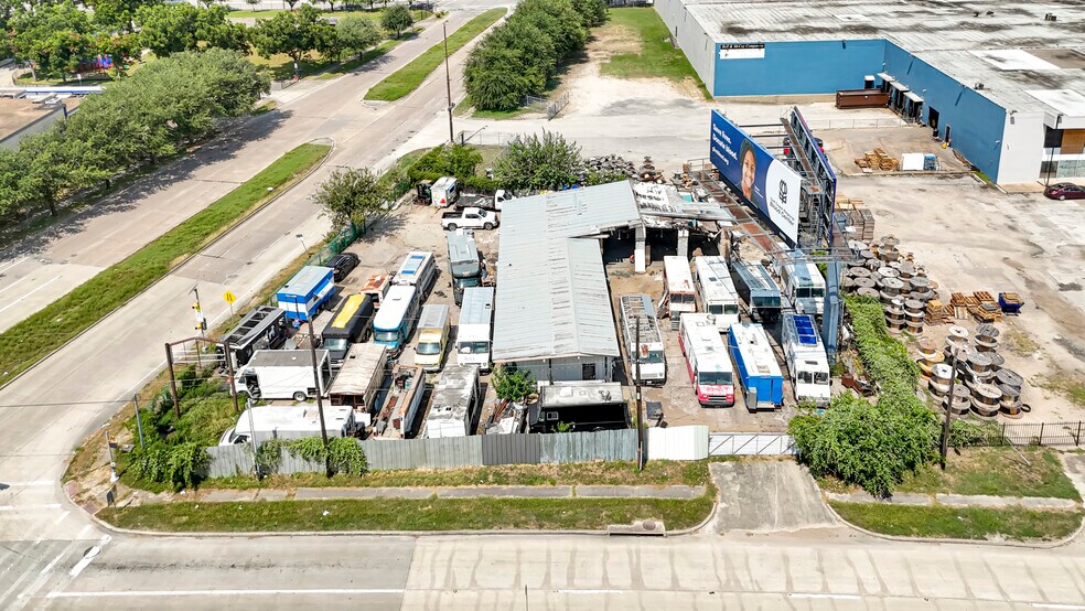 More Photos Of 3803 Eastex Fwy, Houston Storefront For Sale