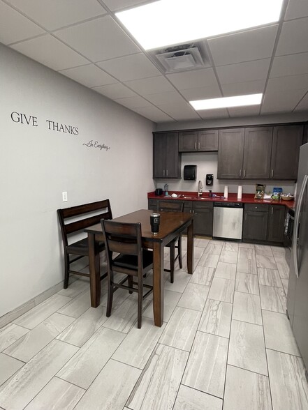 More Photos Of 278 Semoran Commerce Pl, Apopka Warehouse For Lease