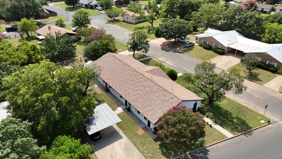 More Photos Of 1405 N Crockett St, Fredericksburg Apartments For Sale