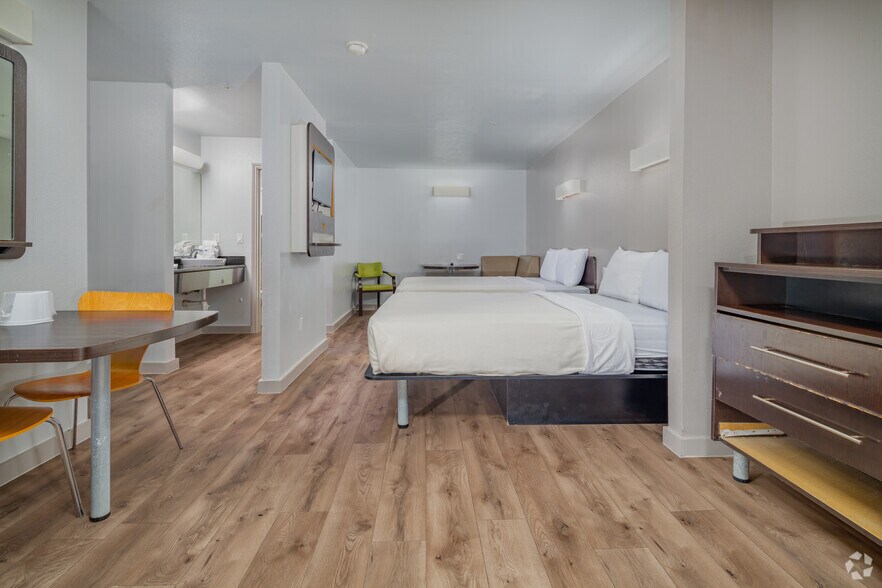 More Photos Of 11221 San Pedro Ave, San Antonio Hotel For Sale