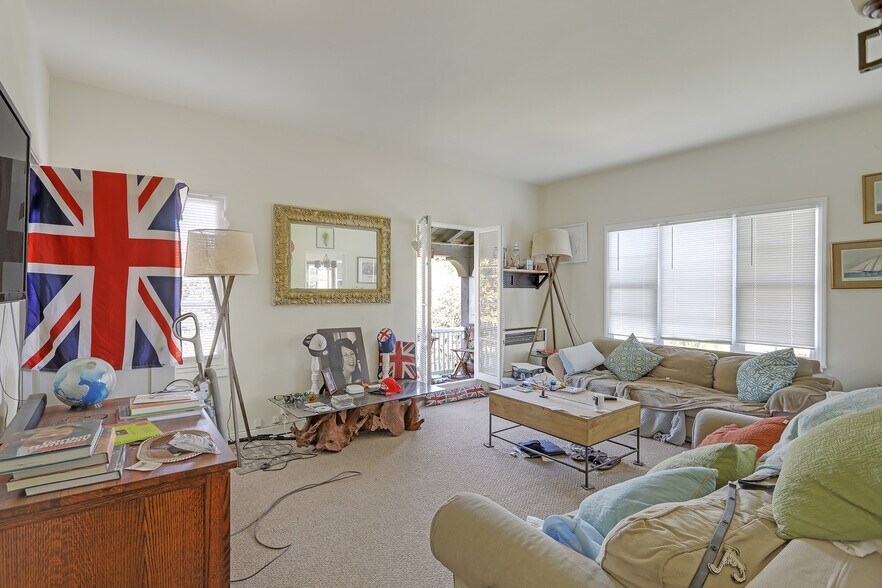 More Photos Of 153-157 W Channel Rd, Santa Monica Apartments For Sale