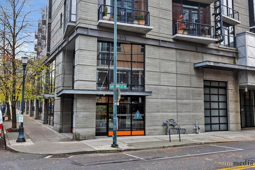 More Photos Of 1030 NW 12th Ave, Portland Apartments For Lease