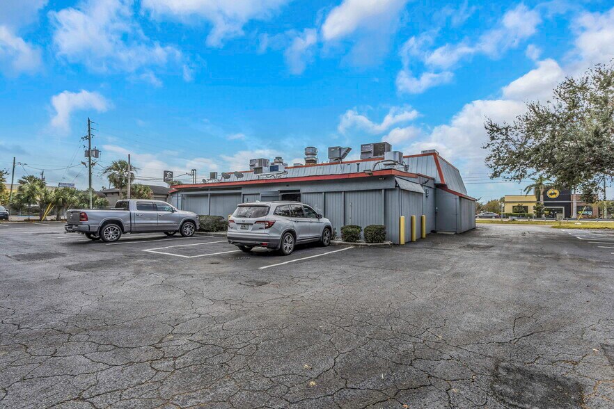 More Photos Of 2901 Tyrone Blvd, Saint Petersburg Restaurant For Sale