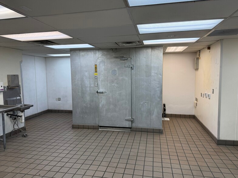 More Photos Of 8325-8349 Foothill Blvd, Sunland Unknown For Lease