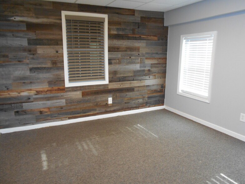 More Photos Of 2325 Jason Industrial Pky, Winston Flex For Lease