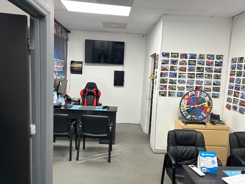 More Photos Of 1618-1626 State St, Nashville Warehouse For Lease