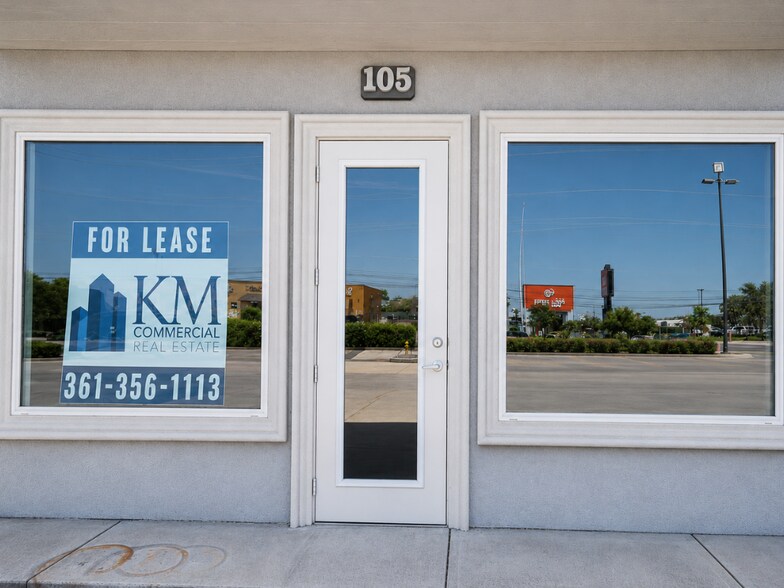 More Photos Of 7002 S Staples St, Corpus Christi Storefront Retail Office For Lease