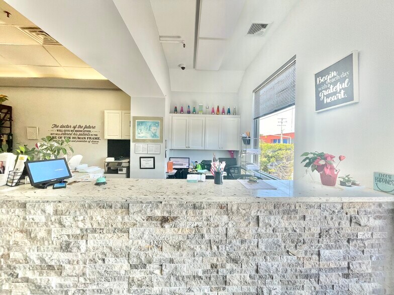 More Photos Of 1298 Newbridge Rd, North Bellmore Office For Sale