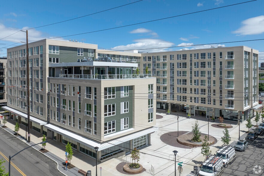 More Photos Of 2070 NW Quimby St, Portland Apartments For Lease