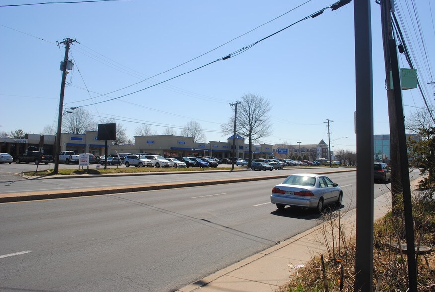 More Photos Of 751-763 Hungerford Dr, Rockville General Retail For Lease