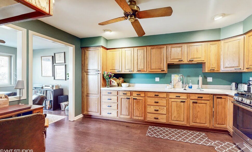 More Photos Of 950 Washington Blvd, Oak Park Apartments For Sale