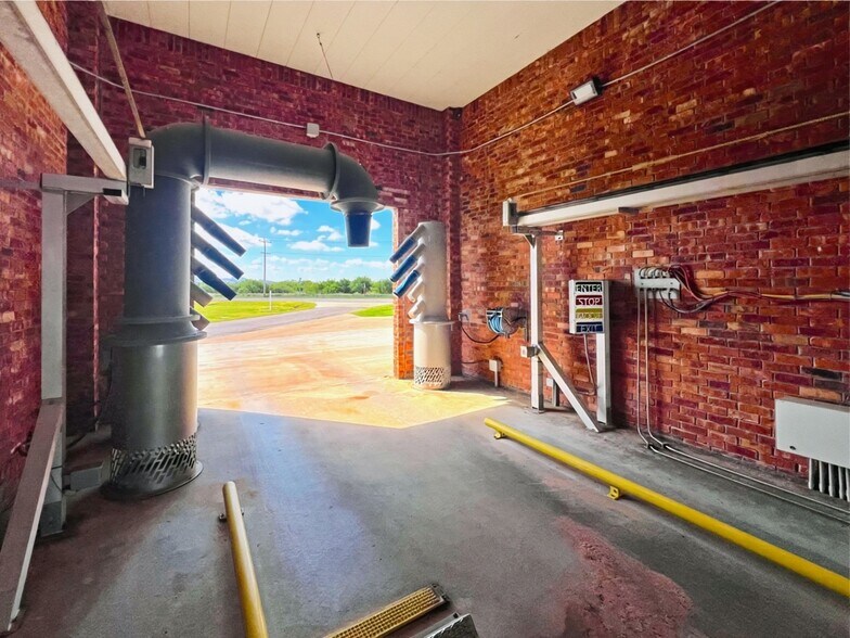 More Photos Of 509 1st St, Granite Carwash For Sale