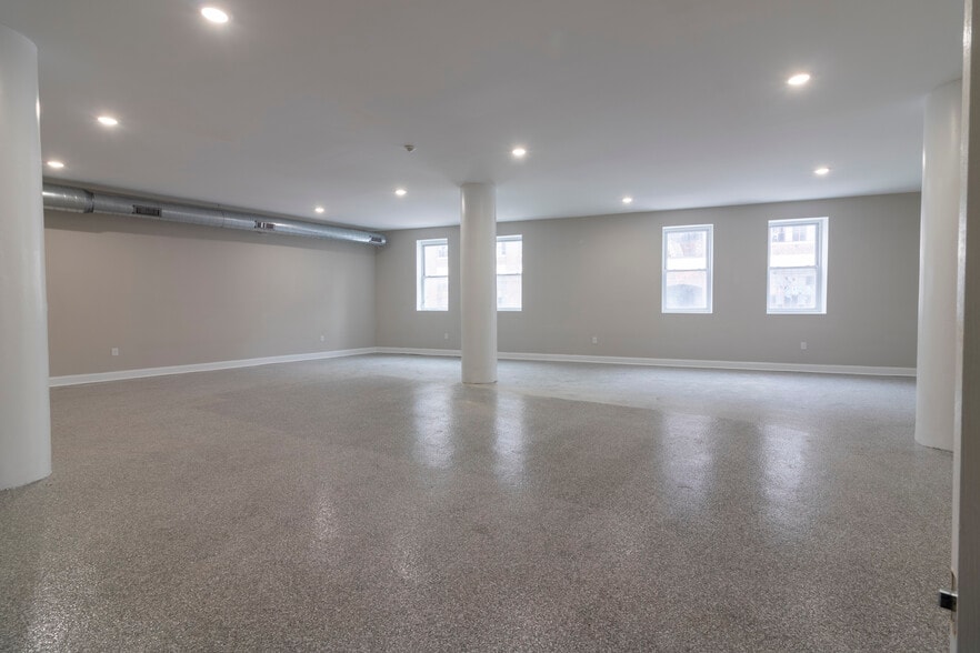 More Photos Of 2613 W Hunting Park Ave, Philadelphia Light Distribution For Lease