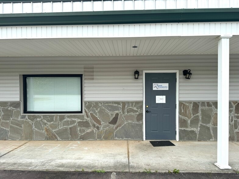 More Photos Of 144 Commerce Pky, Cornelia Flex For Sale