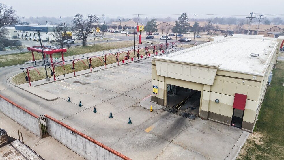 More Photos Of 700 N Webb Rd, Wichita Carwash For Sale