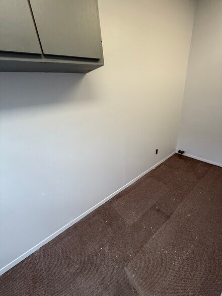More Photos Of 64-03 Roosevelt Ave, Woodside Storefront Retail Office For Lease