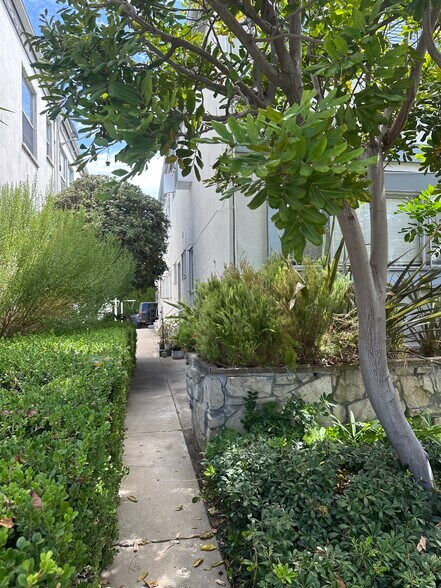 More Photos Of 304 S Doheny Dr, Beverly Hills Apartments For Sale