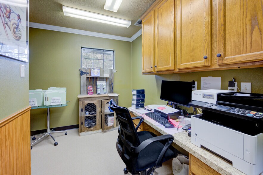 More Photos Of 1321 S John Redditt Dr, Lufkin General Retail For Sale