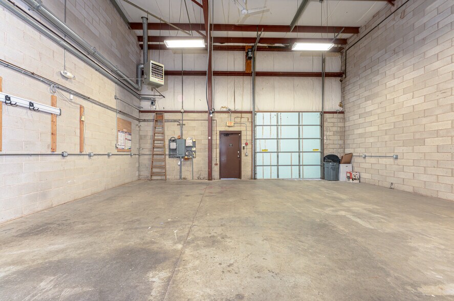 More Photos Of 540 E Main St, Branford Flex For Sale