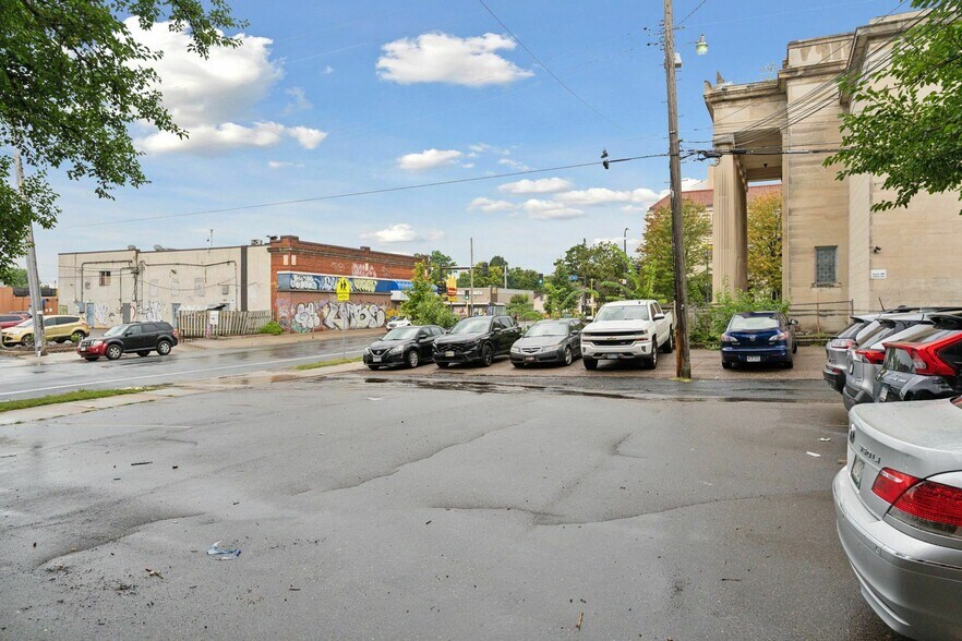 More Photos Of 2318 S 1st Ave, Minneapolis Office For Sale