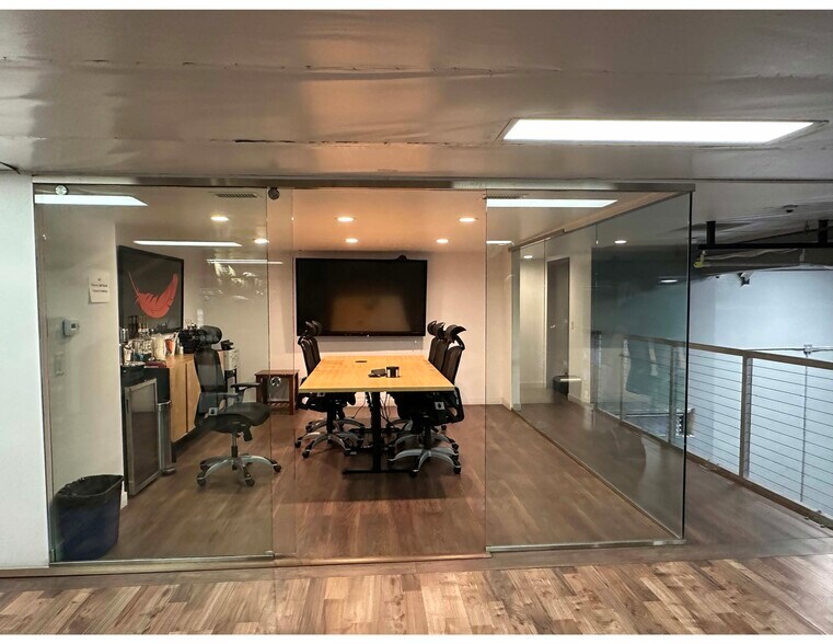 More Photos Of 11318-11320 Santa Monica Blvd, Los Angeles Storefront For Lease