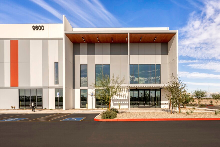 More Photos Of NWC INDIAN SCHOOL ROAD & LOOP 101, Phoenix Unknown For Lease